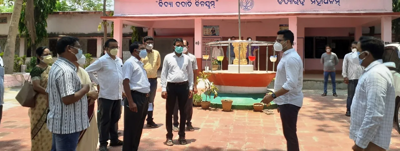  ଆଜିଠୁ ୧୮ରୁ ୪୪ ବର୍ଷୀୟଙ୍କୁ ଟିକାଦାନ, ପ୍ରସ୍ତୁତିର ଅନୁଧ୍ୟାନ କଲେ ଜିଲ୍ଲାପାଳ
