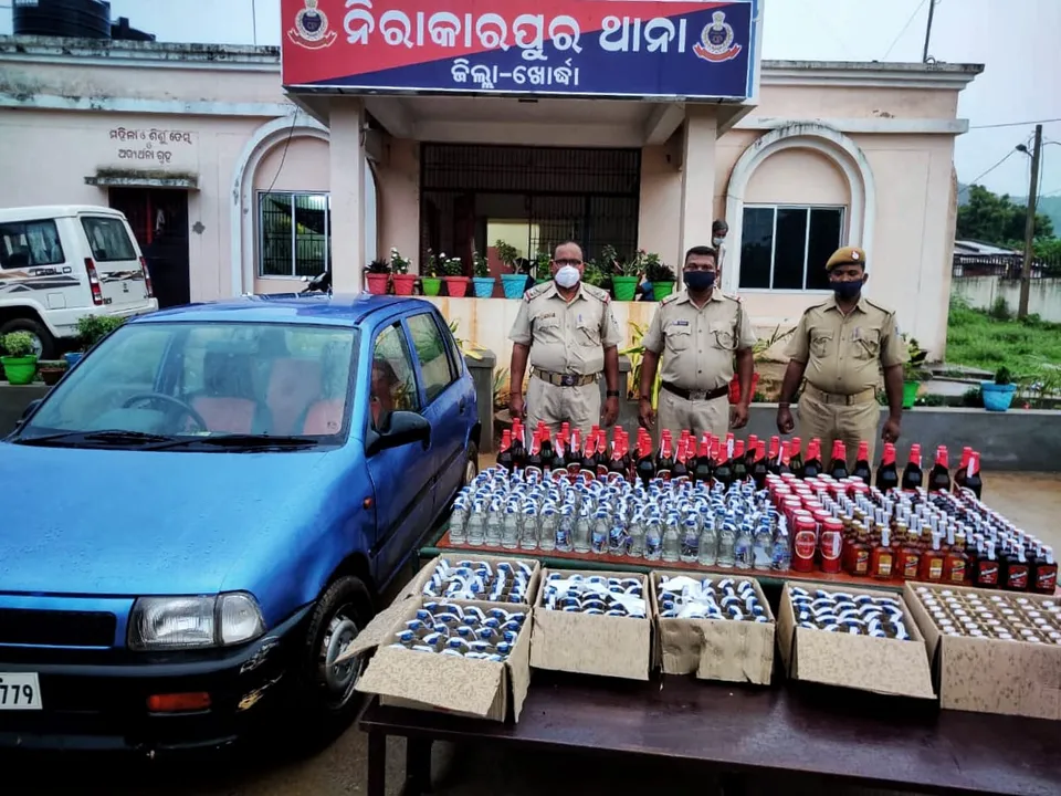  ନୂଆ ଜଗନାଥ ସଡ଼କର କାଶୀପୁର ଠାରୁ ବ୍ୟବହୃତ କାର ସମେତ ଦେଶୀ-ବିଦେଶୀ ମଦ  ଜବତ।