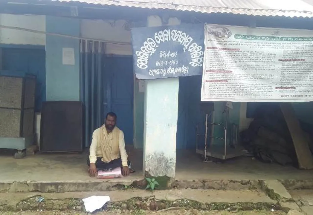  ଧାନବିକ୍ରି କରି ନ ପାରିବା ପ୍ରତିବାଦରେ ପେକ୍ସ ସମ୍ମୁଖରେ ଚାଷୀଙ୍କ ଧାରଣା