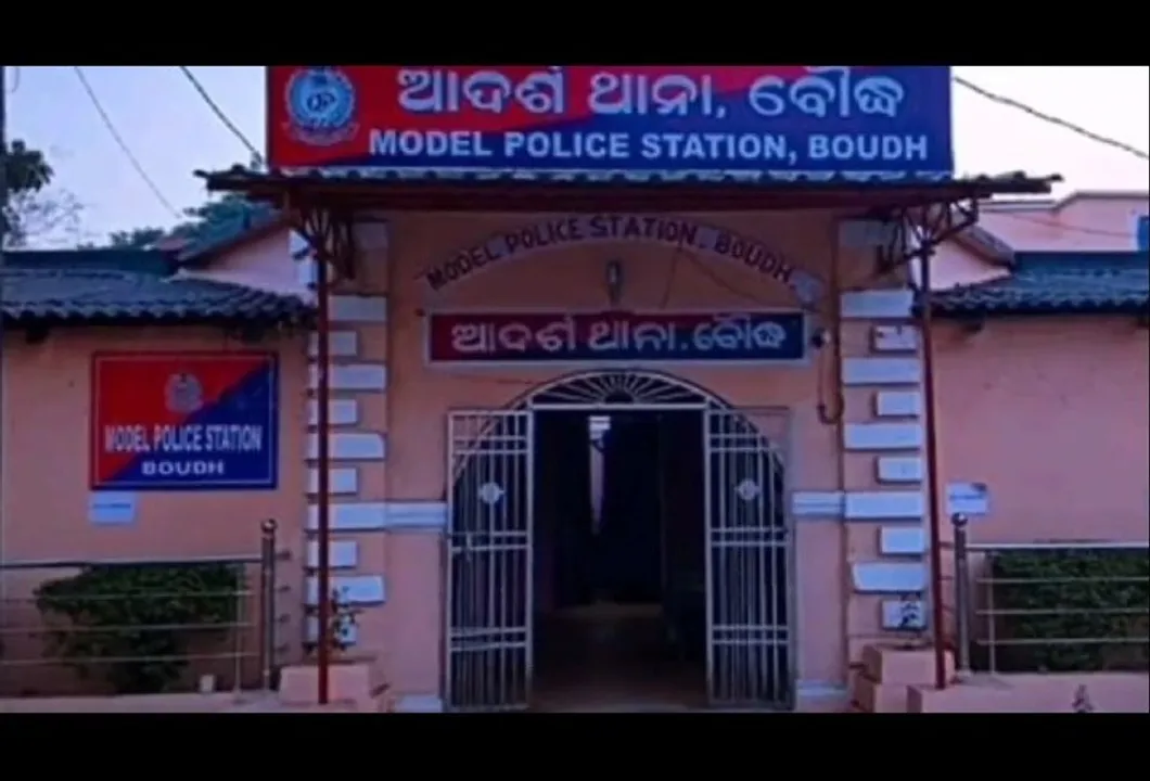  ସ୍ତ୍ରୀକୁ ଟାଙ୍ଗିଆରେ ହାଣିଲା ସ୍ବାମୀ, ପୁଲିସକୁ ଡାକି ଆତ୍ମସମର୍ପଣ କଲା ଅଭିଯୁକ୍ତ