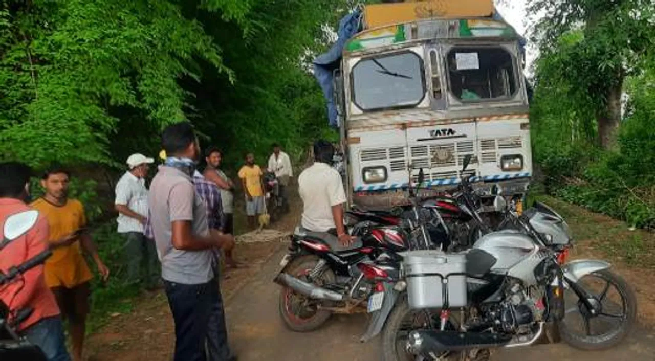  କୋରାପୁଟ: ଛତିଶଗଡକୁ ଚାଲାଣ ହେଉଥିଲା ଧାନ ବାଟ ଓଗାଳିଳେ ଚାଷୀ, ଚାପା ଉତ୍ତେଜନା।