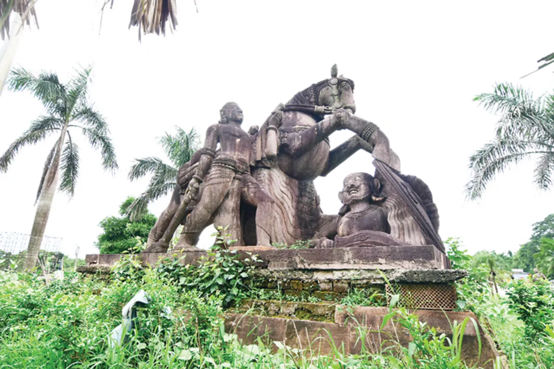  ମାଷ୍ଟରକ୍ୟାଣ୍ଟିନରୁ ଘୋଡ଼ା ହଟିବା ନିଷ୍ପତ୍ତିକୁ ବିଭିନ୍ନ ମହଲରୁ ବିରୋଧ: ଘୋଡ଼ା ରହୁ, ରାସ୍ତା ବି ନିର୍ମାଣ ହେଉ