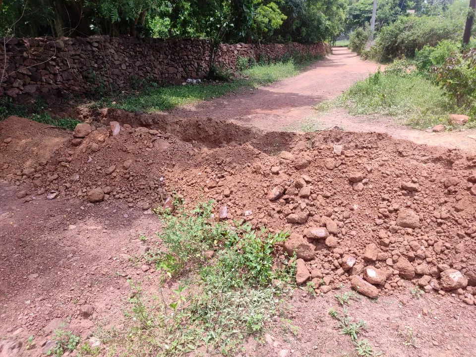  ପୁଣି ଓଏମ୍‌ସି-ନରଣଗଡ଼ ଗ୍ରାମବାସୀଙ୍କ ବିବାଦ ଘନେଇଲା, ରାସ୍ତା ଖୋଳି ପ୍ରତିବାଦ