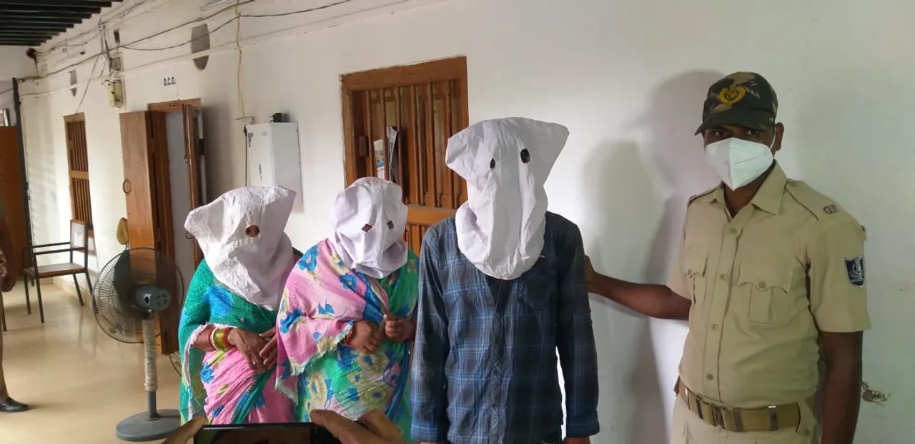  ଠାକୁରପଡ଼ା ହତ୍ୟାକାଣ୍ଡ ରହସ୍ୟ ଖୋଲିଲା: ୧୨ ବର୍ଷ ପୂର୍ବ 'ଝିଅ ମୃତ୍ୟୁ'ର ପ୍ରତିଶୋଧ ନେଲେ ବାପା-ମା, ଭାଇ-ଭଉଣୀ