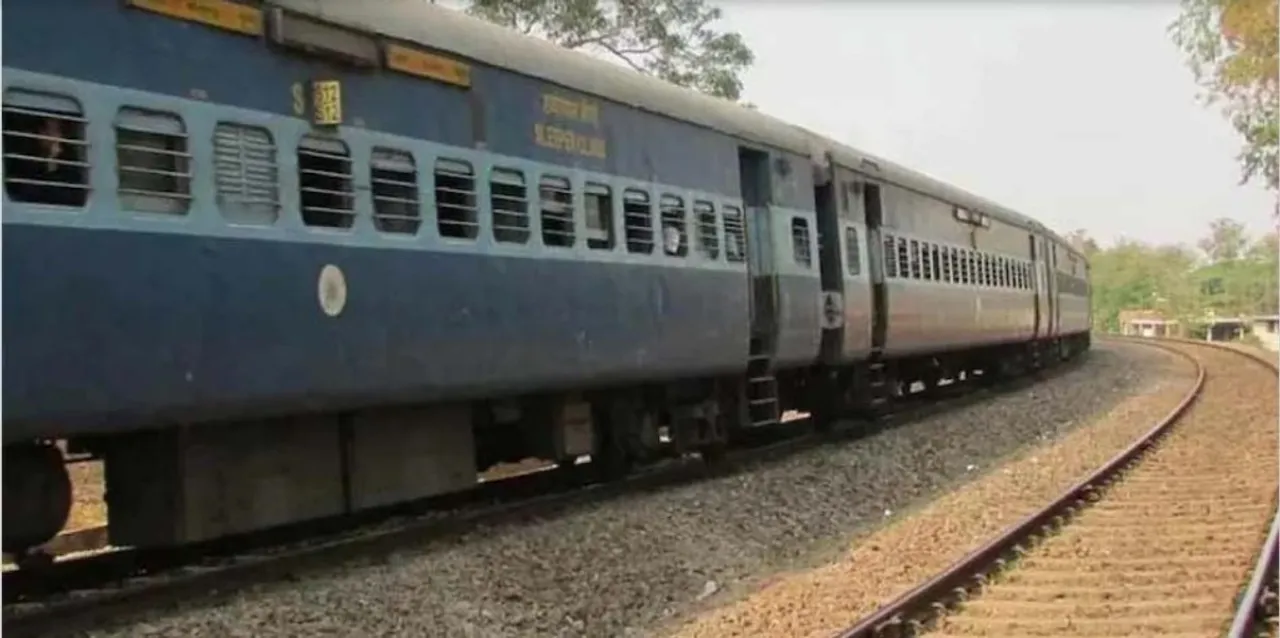  ରେଳ ଦୁର୍ଘଟଣାରେ ମୃତ୍ୟୁ ହୋଇଥିବା କହି ପରିବାର ଲୋକ ପାଇଥିଲେ ଚାକିରି, ୧୧ବର୍ଷ ପରେ ଜୀବିତ ମିଳିଲେ ବ୍ୟକ୍ତି