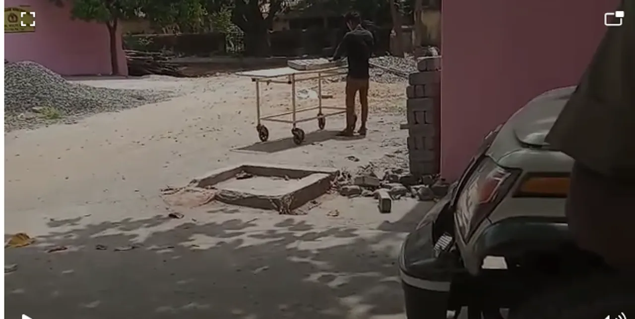  ଷ୍ଟ୍ରେଚର୍‌ରେ ବୁହା ହେଉଛି ଇଟା