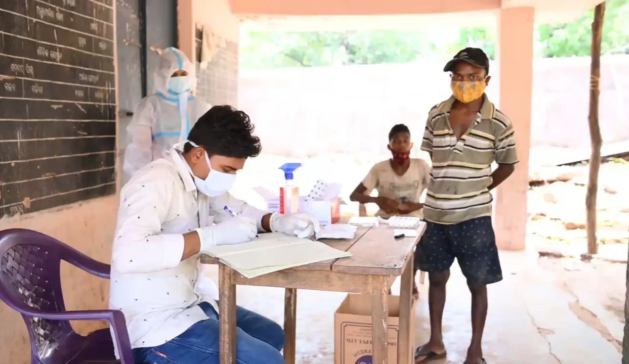  ପାଉଡ଼ି ଭୂୟାଁ ଆଦିବାସୀଙ୍କ ମଧ୍ୟରେ କୋଭିଡ୍ ସଂକ୍ରମଣ ରୋକିବା ଲାଗି ପ୍ରଶାସନର ପଦକ୍ଷେପ