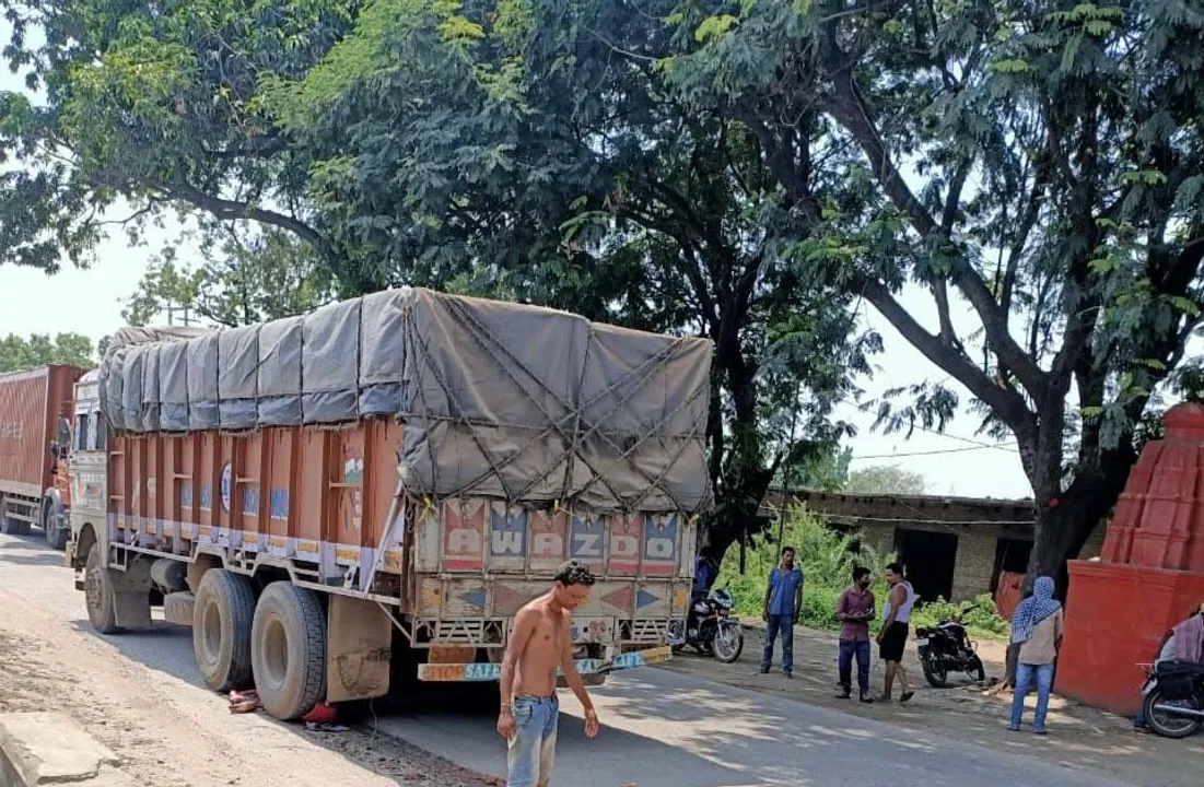  ସିନ୍ଦୁରପଙ୍କରେ ମର୍ମନ୍ତୁଦ ସଡ଼କ ଦୁର୍ଘଟଣା: ଟ୍ରକ ଚାପାରେ ୨ ସ୍କୁଟି ଆରୋହୀ ମୃତ