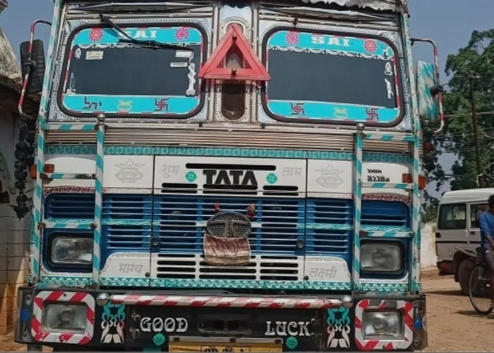  ସିମେଣ୍ଟ ବୋଝେଇ ଟ୍ରକ୍‌ ଚାପାରେ ଖଲାସୀ ମୃତ