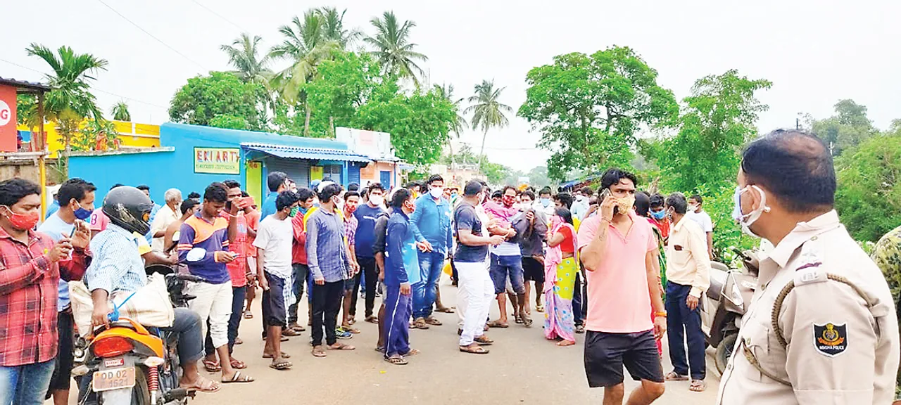  ପୁଲିସ ମାଡ଼ରେ ନିଶାଗ୍ରସ୍ତ ଯୁବକ ଆହତ, ପ୍ରତିବାଦରେ ଘଣ୍ଟାଏ ରାସ୍ତା‌ରୋକ