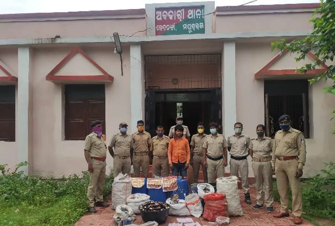  ବେତନଟୀରେ ବିପୁଳ ପରିମାଣର ନକଲି ବିଦେଶୀ ମଦ ଜବତ