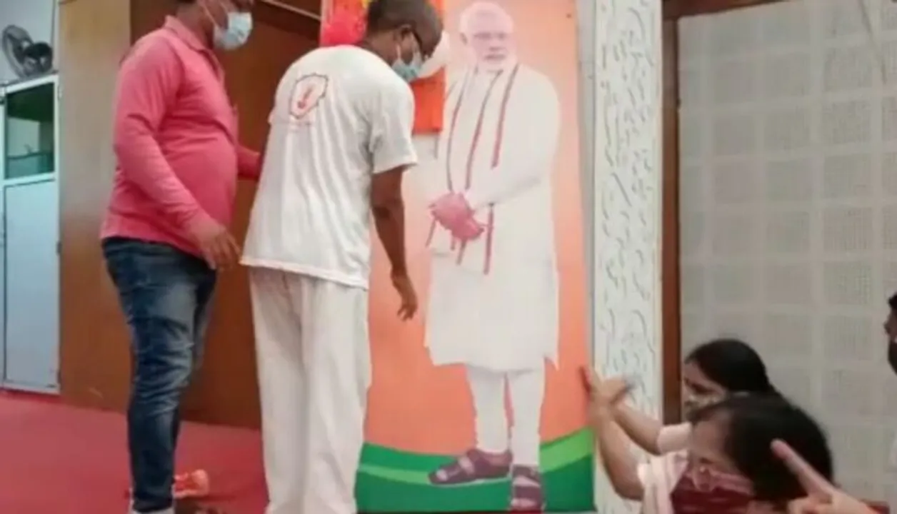  ଟିକା ଅଭିଯାନରେ ଫଟୋ ରାଜନୀତି