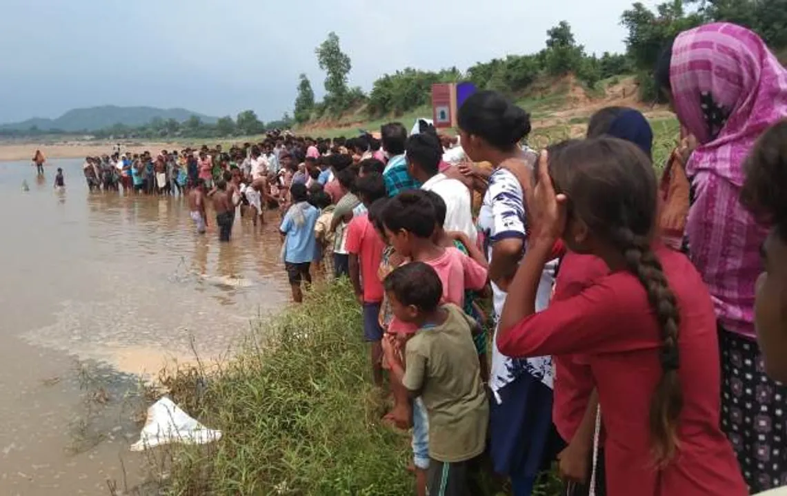  ବୌଦ୍ଧ: ସଟ୍‌ଡାଉନ୍‌କୁ ବେଖାତିର, ପୂଜା ସ୍ଥଳରେ ଭିଡ଼