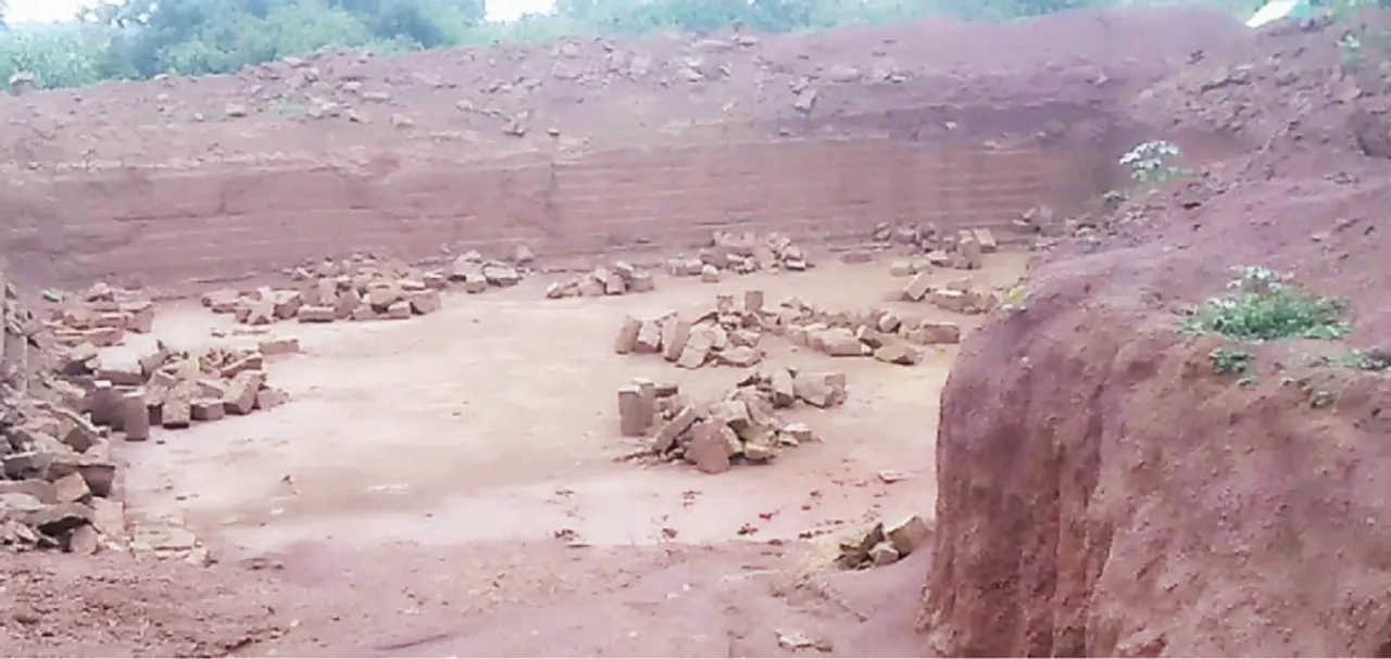  Illegal laterite mining 