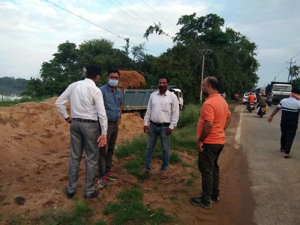  ବେଆଇନ୍‌ ବାଲି ଚାଲାଣ ଉପରେ ଛାଟ, ୨ ଶହରୁ ଅଧିକ ଟ୍ରକ ଜବତ