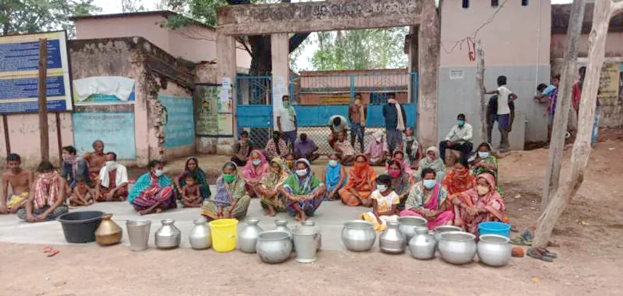  ପାନୀୟ ଜଳ ପାଇଁ ପଞ୍ଚାୟତ ଅଫିସ୍‌ ଆଗରେ ମହିଳାଙ୍କ ଗଣଧାରଣା