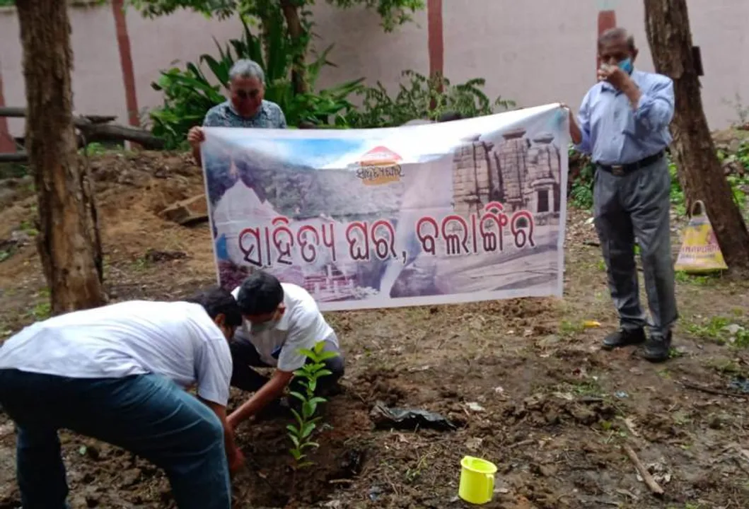  ‘ସାହିତ୍ୟ ଜୀବନ ସହ ଓ ଜୀବନ ବନ ସହ ଜଡ଼ିତ’; ‘ସମ୍ବାଦ ସାହିତ୍ୟଘର’ ବଲାଙ୍ଗୀର ଶାଖା ତରଫରୁ ବନମହୋତ୍ସବ