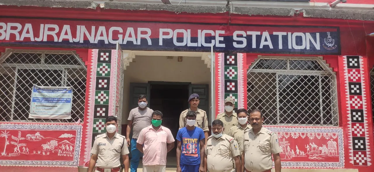  ପୁଲିସର ବଡ଼ ସଫଳତା: ଚୋରି ହୋଇଥିବା ୫ଲକ୍ଷ ଟଙ୍କାର ସୁନା ଓ ରୁପା ଗହଣା ଜବତ ,୨ଗିରଫ