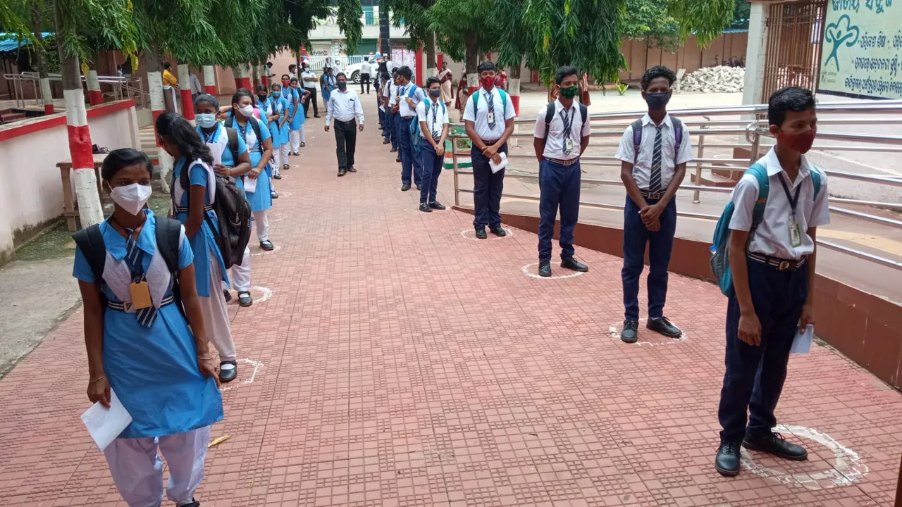 ଭୁବନେଶ୍ବର: ରାଜଧାନୀରେ ସ୍କୁଲ୍ ଖୋଲିଲା