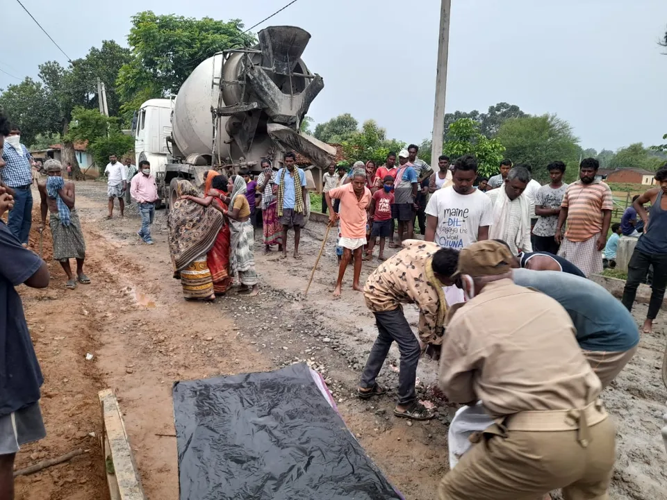  ମିସ୍କଚର ମେସିନ ଟ୍ରକ୍ ଚକତଳେ ଚାପି ହୋଇ ଜଣଙ୍କ ଜୀବନ ଗଲା