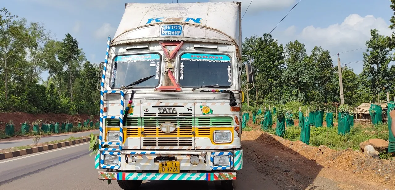  ଗୋରୁ ବୋଝେଇ କଣ୍ଟେନର ଛାଡ଼ି ‌ମାଫିଆ ଫେରାର