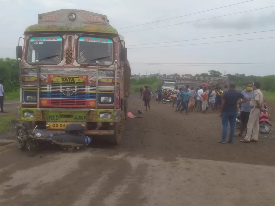  କମ୍ପାନୀରୁ ଫେରିବାବେଳେ ଧକ୍କା ଦେଲା କ୍ରୋମାଇଟ ବୋଝେଇ ଟ୍ରକ, ଘଟଣାସ୍ଥଳରେ ବାଇକ ଆରୋହୀଙ୍କ ମୃତ୍ୟୁ