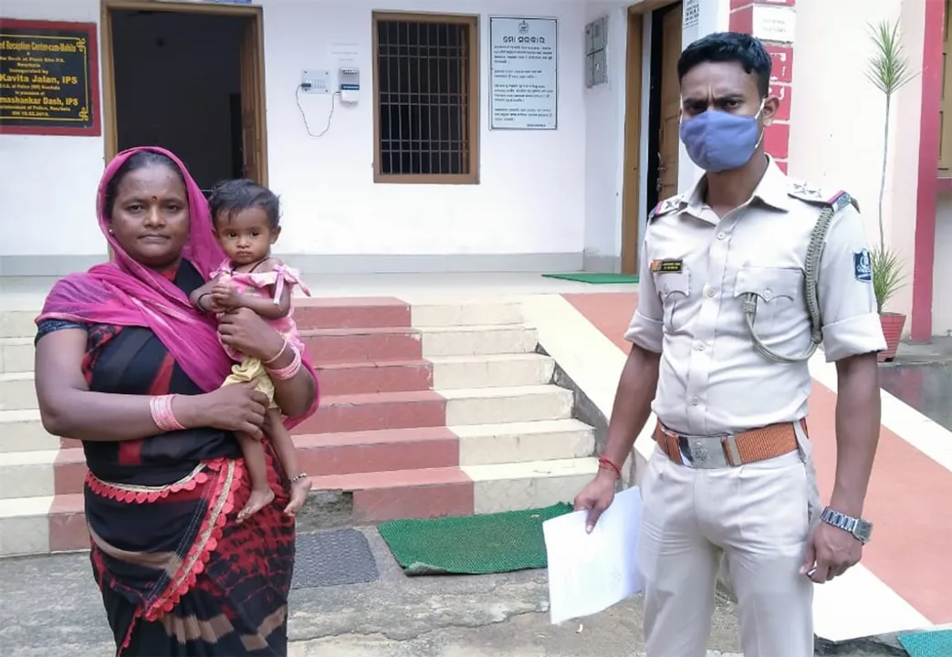  ଭୁଲିଗଲା ସ୍ନେହ ଓ ମମତା: ବସ୍‌ଷ୍ଟାଣ୍ଡରେ ଶିଶୁକନ୍ୟାକୁ ଛାଡି ଚାଲିଗଲା ମା’