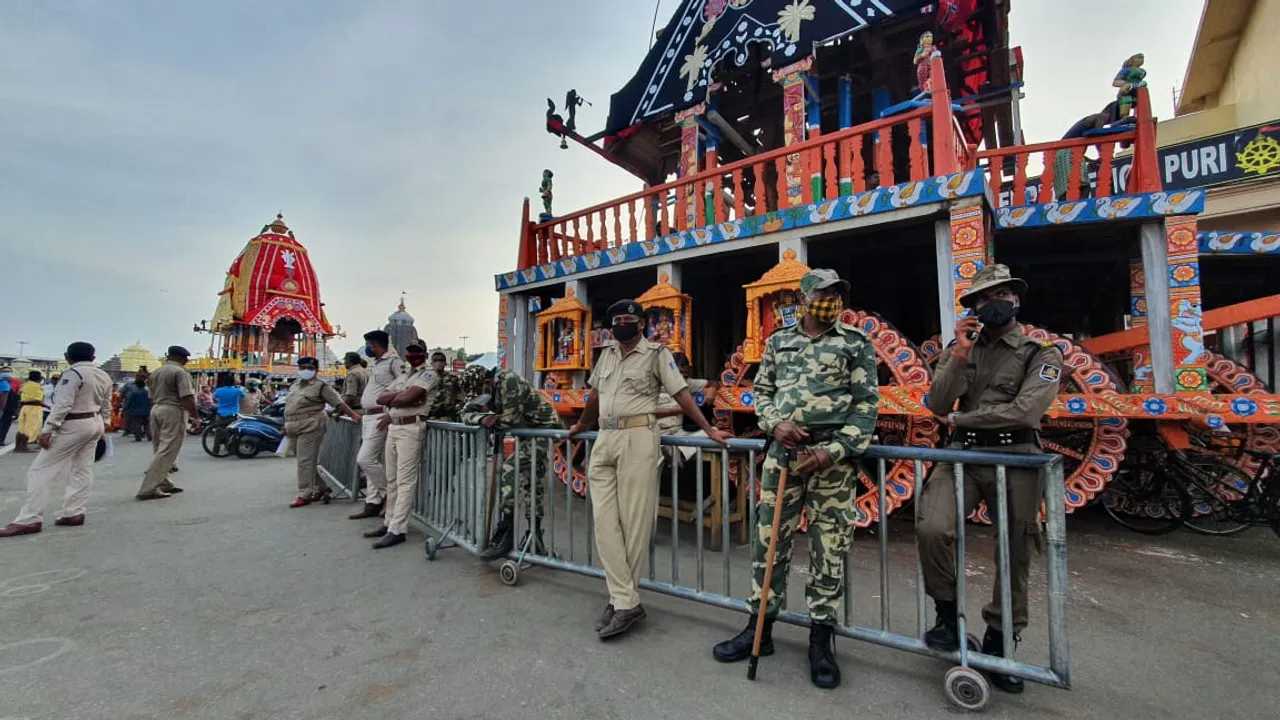 ଶ୍ରୀମନ୍ଦିରରେ ତିନିଠାକୁରଙ୍କ ଉଭାଯାତ୍ରା ଅନୁଷ୍ଠିତ, ପୁରୀରେ ୮୦ ପ୍ଲାାଟୁନ୍‌ ପୁଲିସ ଫୋର୍ସ ମୁତୟନ