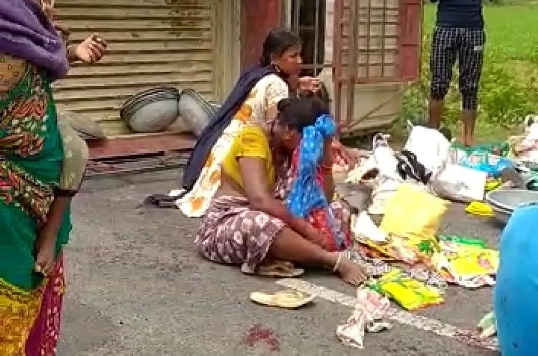  ଛାତ ପକାଇ ଶ୍ରମିକ ଫେରିବା ବେଳେ ଓଲଟିଲା ଗାଡ଼ି 