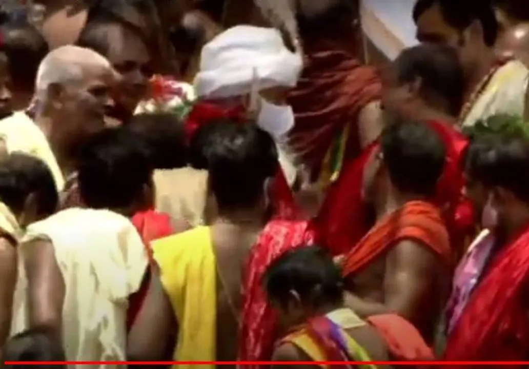  ରଥ ଉପରେ ଗଜପତି ମହାରାଜଙ୍କ ଛେରାପହଁରା