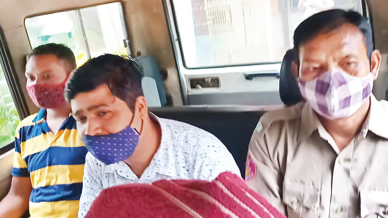  ରେଳବାଇ ଜିଏମ୍‌ଙ୍କୁ ଫୋନ୍‌ରେ ଧମକ ମାମଲା: ଦିଲ୍ଲୀରୁ ଧରାହେଲା ରେଳମନ୍ତ୍ରୀଙ୍କ ନକଲି ପିଏ