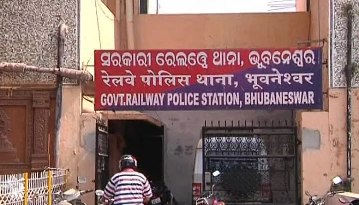  ରେଳ ଧାରଣାରୁ ମିଳିଥିବା କଟାପାଦ କାହାର?