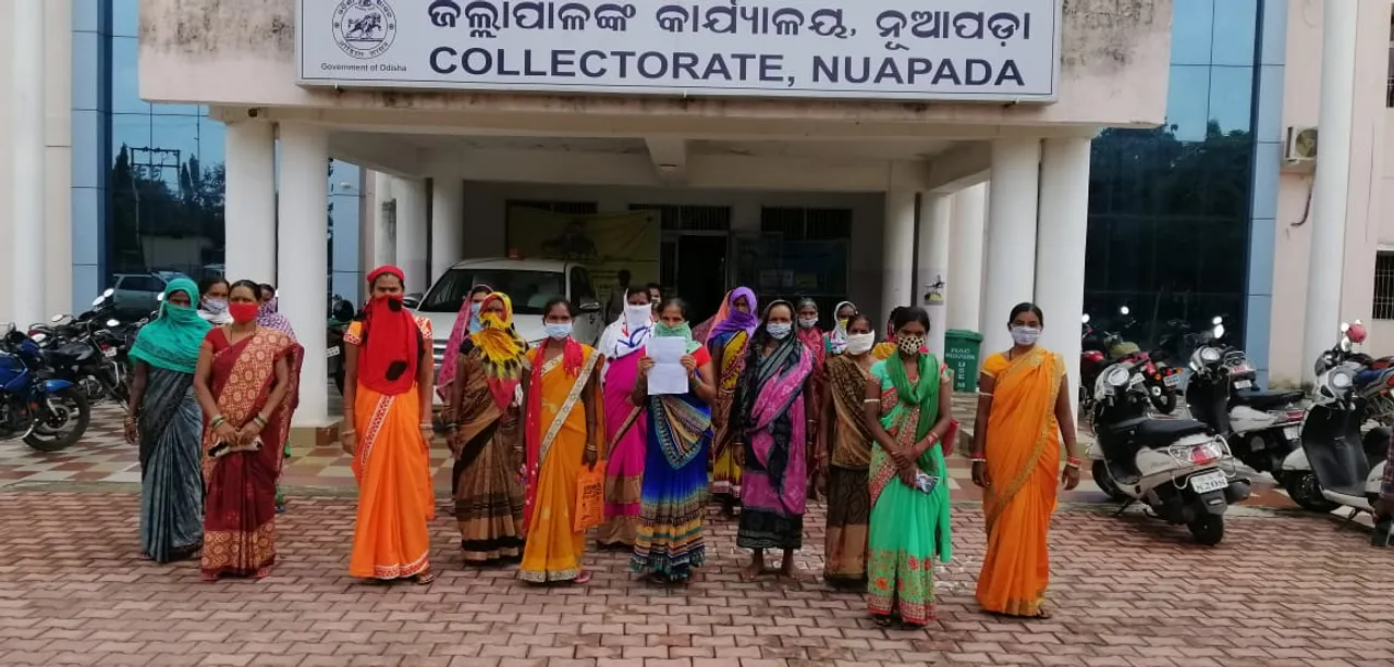  ମଦକୋଠି ଭାଙ୍ଗିବା ପାଇଁ ଜିଲ୍ଲାପାଳ ଅଫିସ ଘେରିଲେ ମହିଳା