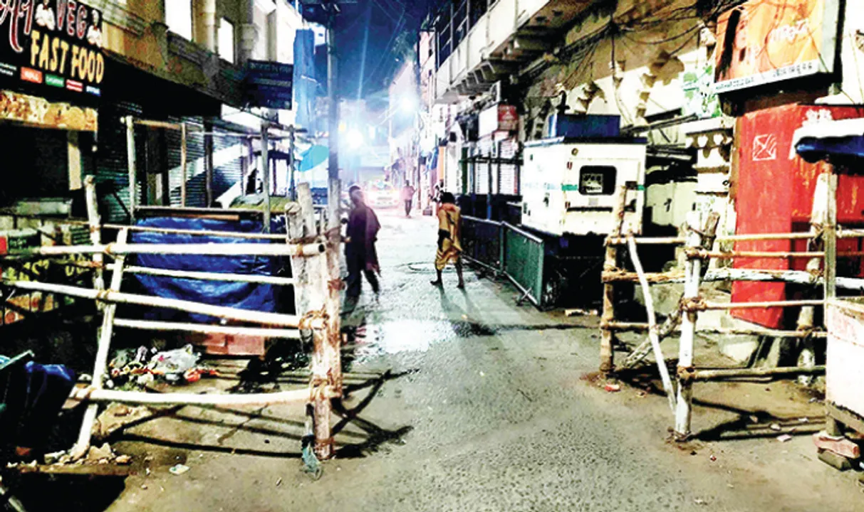  ପ୍ରବେଶ ପଥରେ ବାରିକେଡ୍‌ ଲାଗିଲା