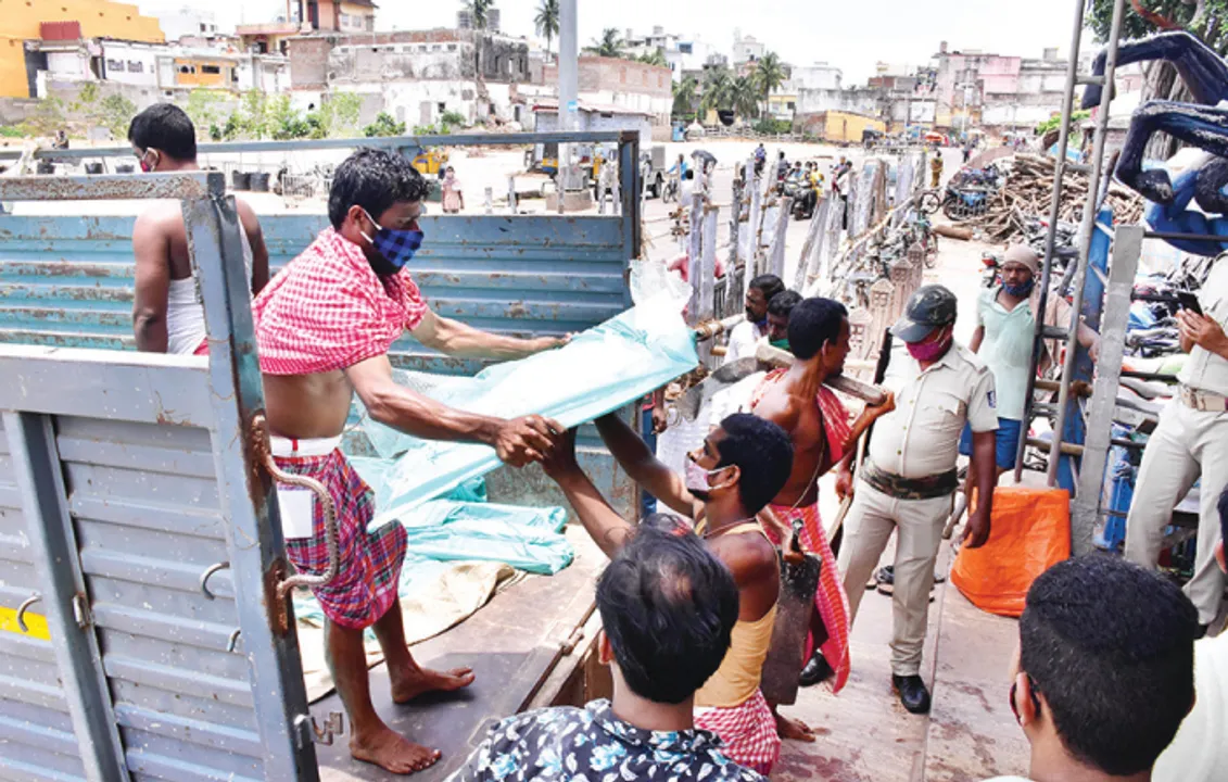  ଶ୍ରୀମନ୍ଦିରକୁ ଗଲା ରୁପା ଚାଦର