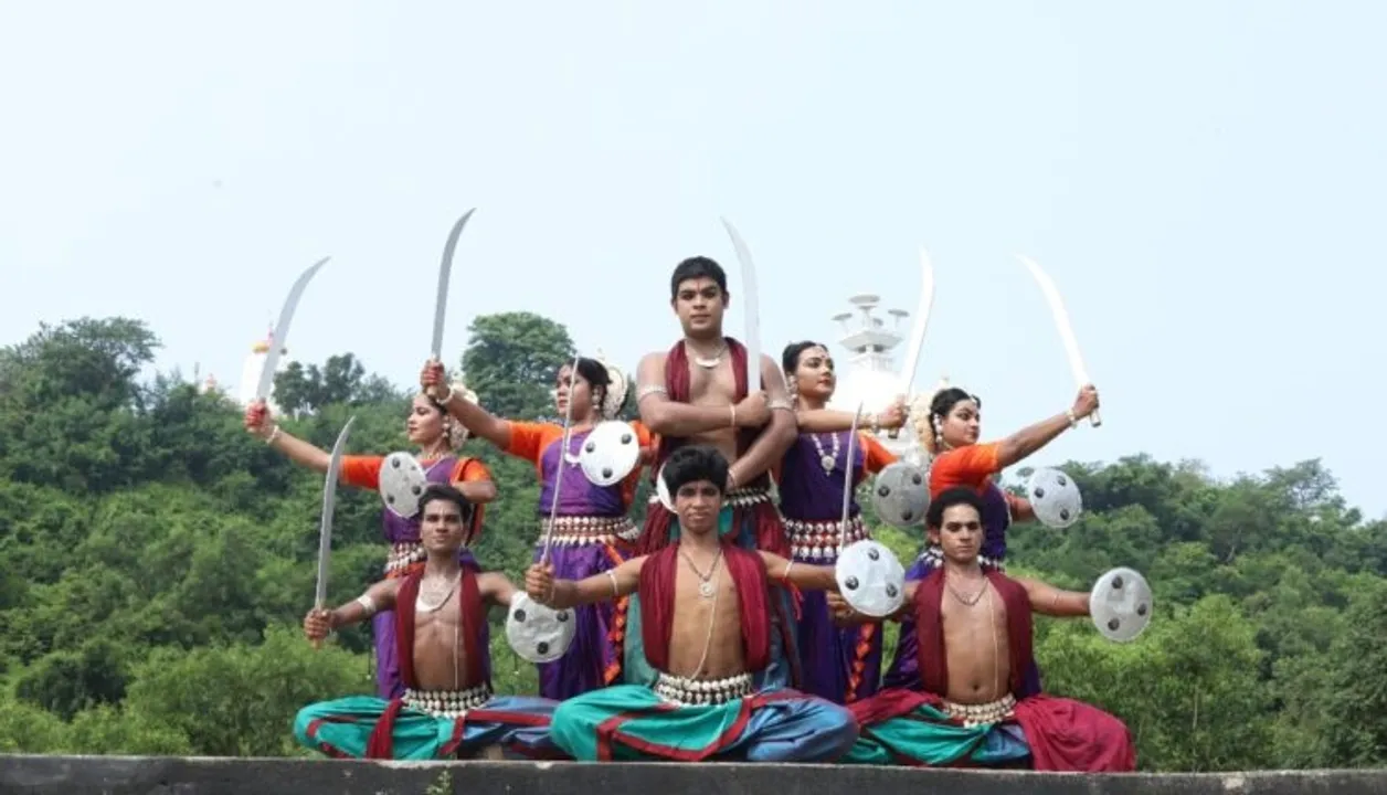  ପାଇକ ବିଦ୍ରୋହର ଗାଥାକୁ ନିଖୁଣ ଭାବେ ଦେଖାଇ ପ୍ରଥମ ହେଲା ନୃତ୍ୟ ନୈବେଦ୍ୟ, ପୁରସ୍କାର ଘୋଷଣା କଲେ ସାଂସଦ ସୋନାଲ ମାନସିଂହ
