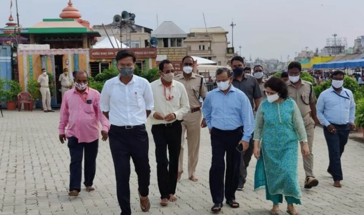  ପୁରୀ: ମହାପ୍ରଭୁଙ୍କ ଦର୍ଶନ କଲେ ମୁଖ୍ୟ ଶାସନ ସଚିବ ସୁରେଶ ଚନ୍ଦ୍ର ମହାପାତ୍ର