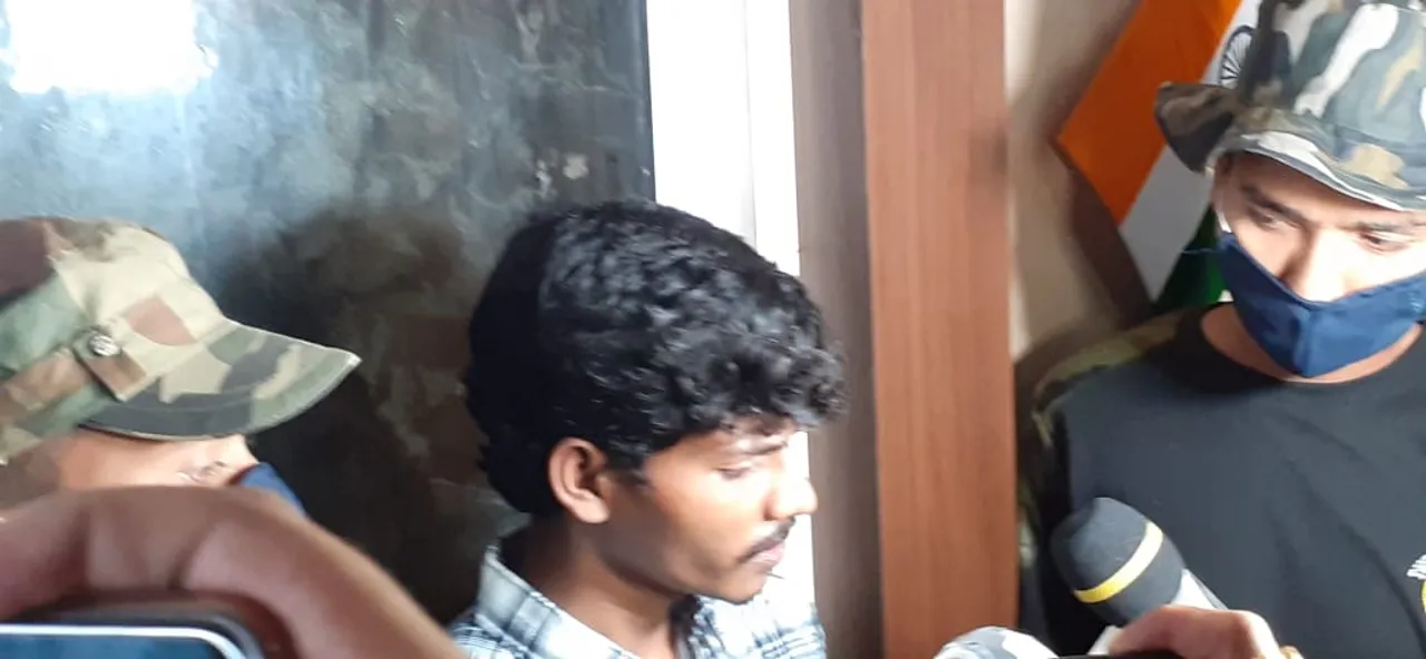  ପୁଲିସ୍ ନିକଟରେ ଟପ୍  କ୍ୟାଡର୍ ମାଓବାଦୀର ଆତ୍ମସମର୍ପଣ