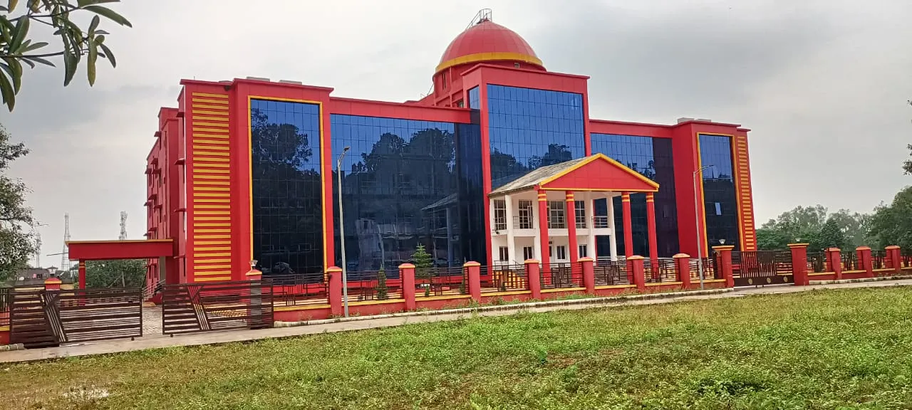  କୋରାପୁଟ: ଲୋକାର୍ପଣ ଅପେକ୍ଷାରେ ଜିଲ୍ଲା ଦୌରାଜଜ୍‌ କୋର୍ଟ। (ଫଟୋ: ସୁରେଶ ନାଇଡୁ, ଜୟପୁର)