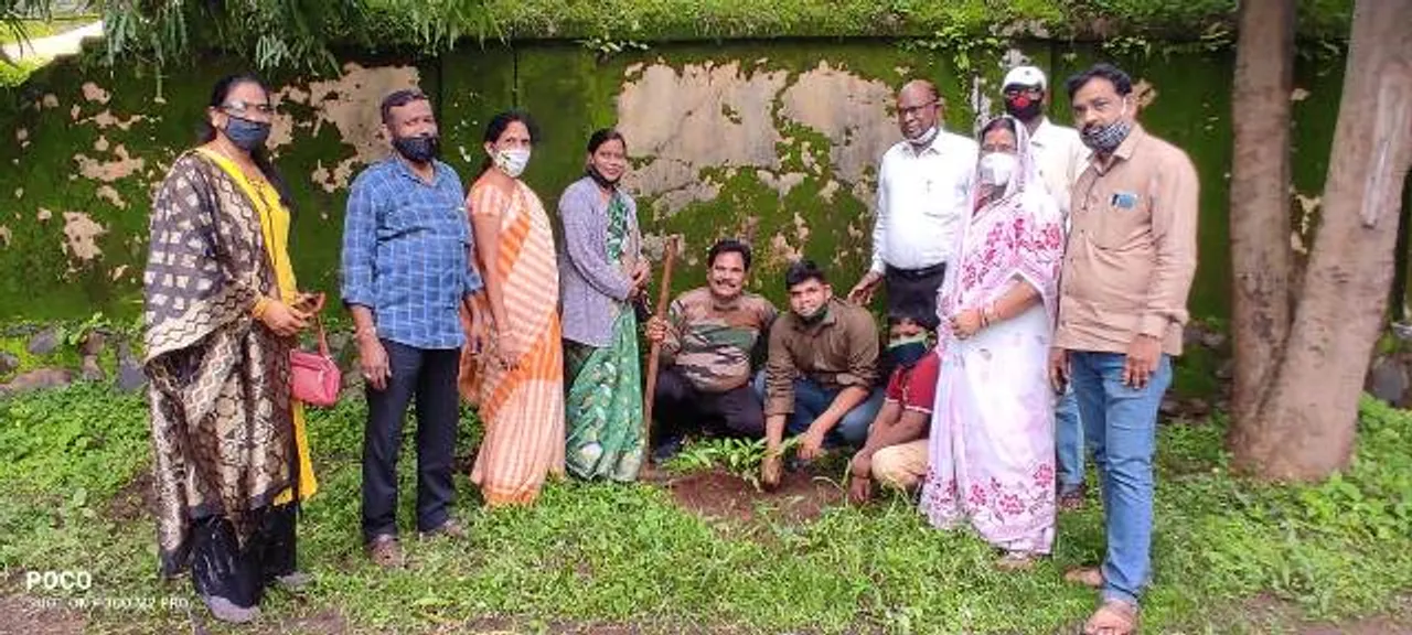  ବୃକ୍ଷ ଆମର ବନ୍ଧୁଟିଏ:  ଜୟପୁର ସମ୍ବାଦ ସାହିତ୍ୟ ଘର ପକ୍ଷରୁ ୧୦୦ ଚାରାରୋପଣ