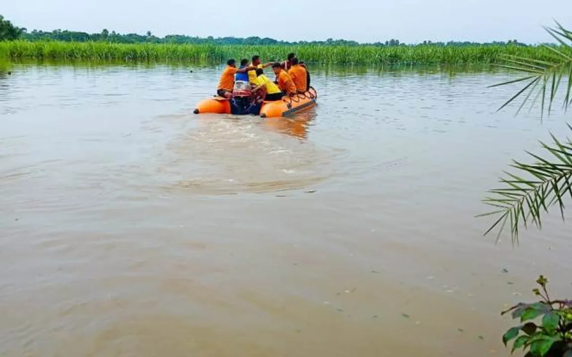  ଭରାଜଳରେ ଭାସିଗଲେ ୪