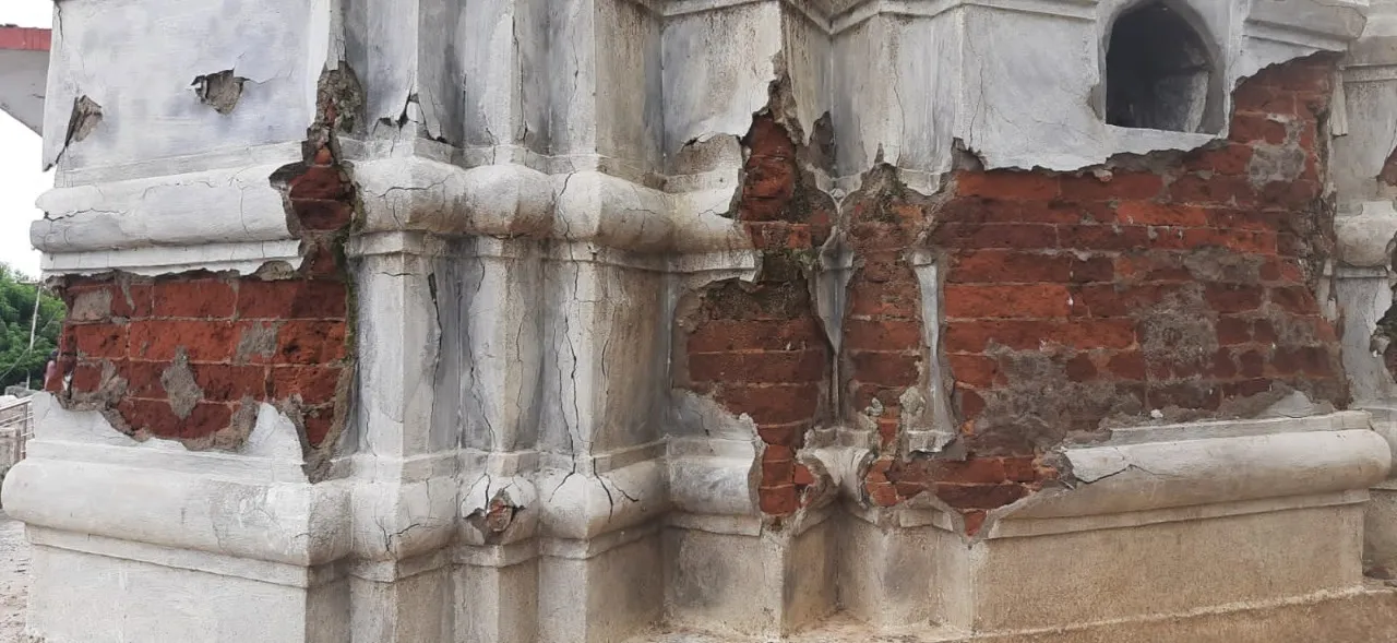  ବରଗଡ଼ ଜିଲ୍ଲାରେ ଅବହେଳିତ ଅବସ୍ଥାରେ ପଡ଼ିରହିଛି ବହୁ ପୁରୁଣା ମନ୍ଦିର, ଜୀର୍ଣ୍ଣ ମନ୍ଦିର ଉପରେ କେବେ ପଡ଼ିବ ନଜର?