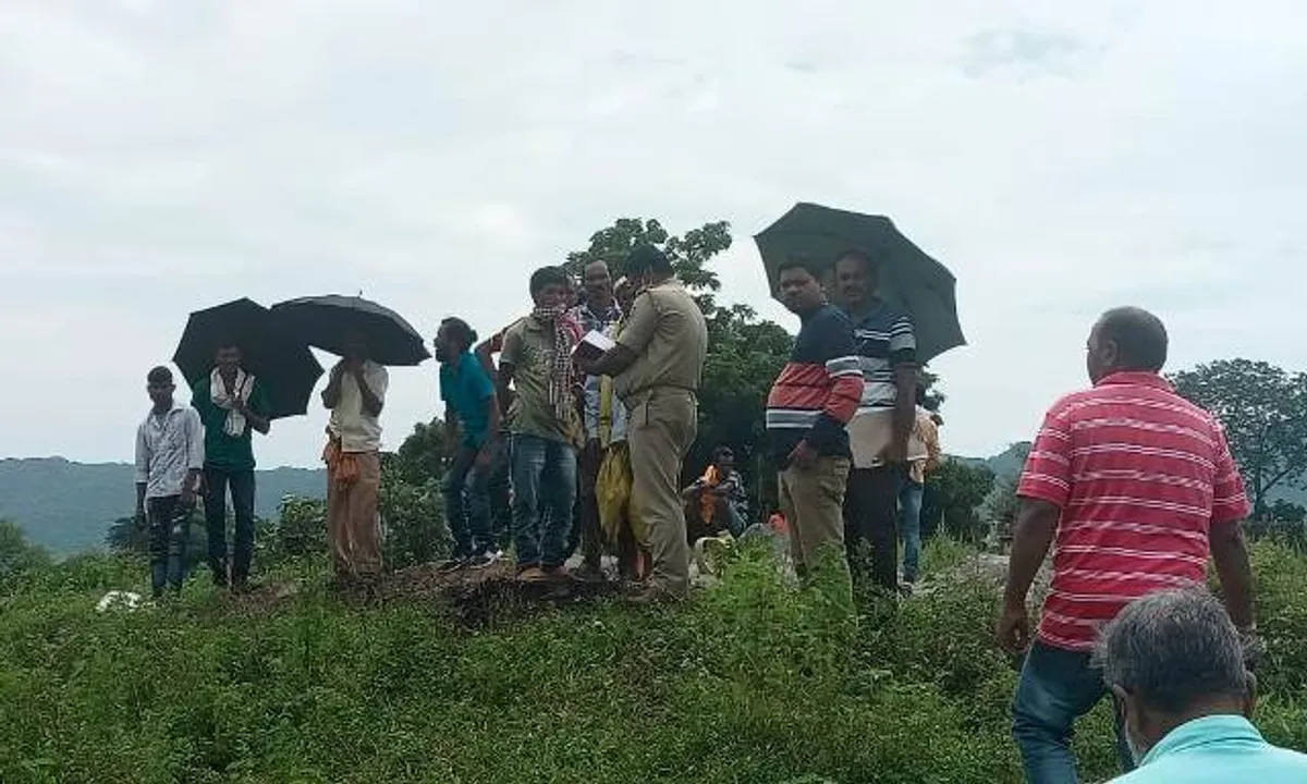  ସ୍ତ୍ରୀକୁ ହତ୍ୟା କରି ଆତ୍ମହତ୍ୟାର ରୂପ ଦେଉଥିଲା ସ୍ୱାମୀ! ୨ଜଣଙ୍କୁ ଅଟକ ରଖିଲା ଖଡ଼ିଆଳ ପୁଲିସ