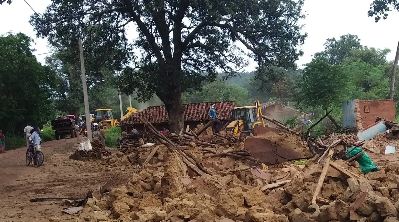  ଉଚ୍ଛେଦ ପରେ ଅନ୍ଧାରରେ ବିସ୍ଥାପିତ, ଭୋକଉପାସରେ ରହିଲେ