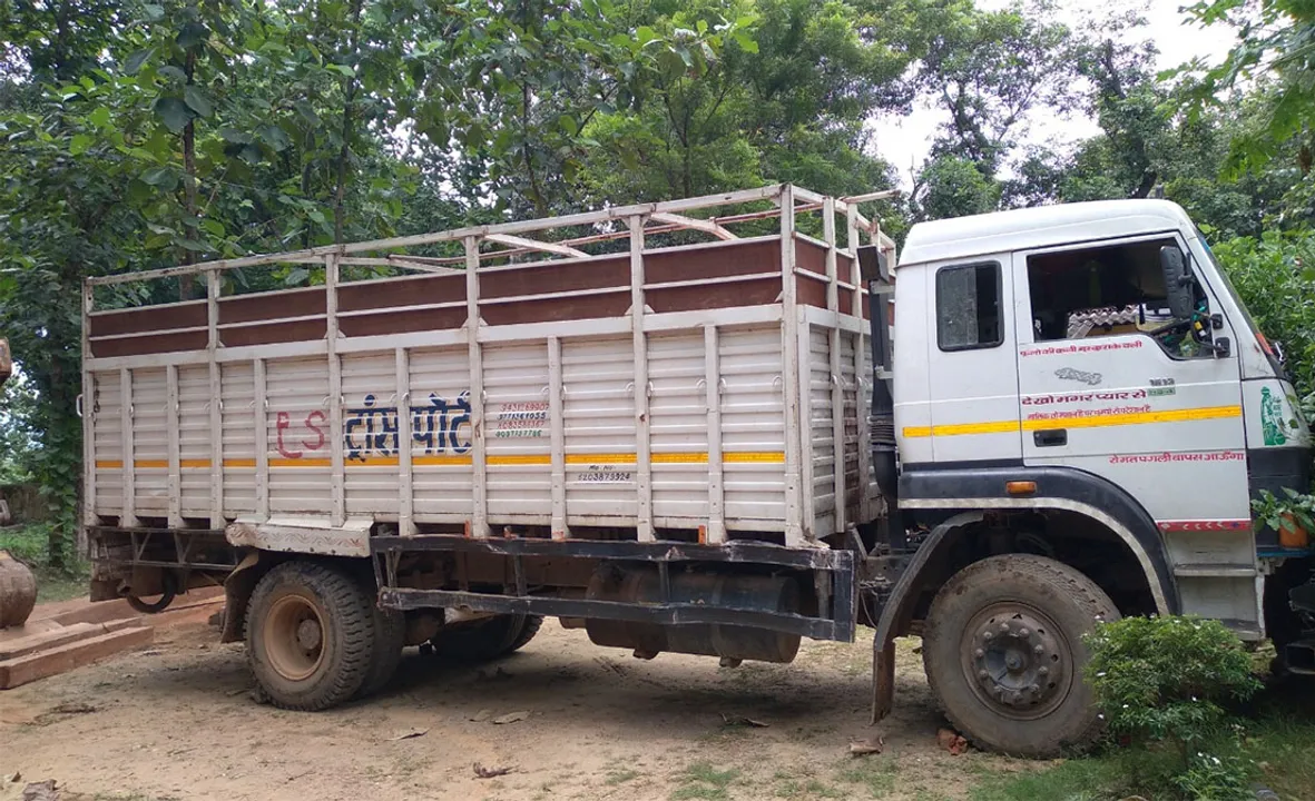  ୬ ଲକ୍ଷ ଟଙ୍କାର କାଠ ସହ ଟ୍ରକ ଜବତ, ୫ ଗିରଫ