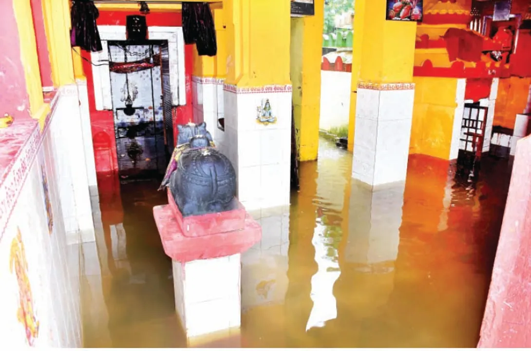  ପାଣି ଘେରରେ ଏକାମ୍ର କ୍ଷେତ୍ର, ଘରେ ପଶିଲା ପାଣି