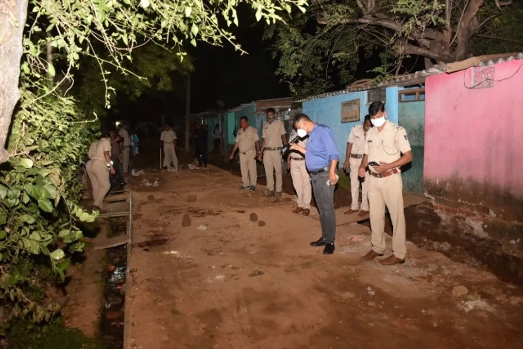  ଘର ଆଗରେ ପୁତୁରା, ମାଉସୀଙ୍କୁ ଗୁଳିମାଡ଼