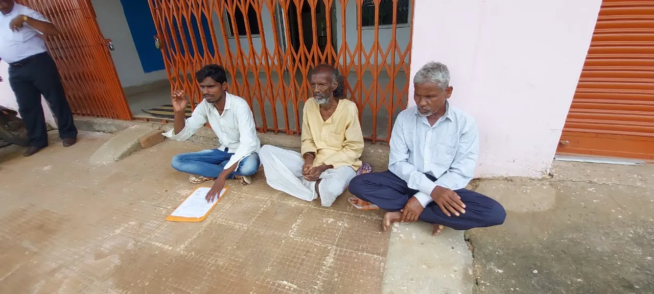  ବିବାଦୀୟ ଜମି ଡିମାର୍କେସନରେ ବିଳମ୍ବ, ତହସିଲ ଅଫିସ ଆଗରେ ଆମରଣ ଅନଶନ