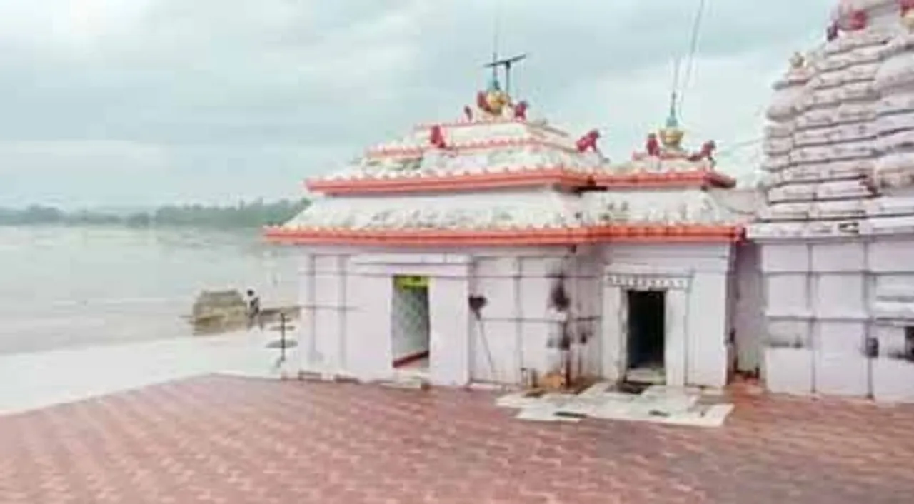  ଲଗାଣ ବର୍ଷା : କଟକରେ ସାଢ଼େ ୨୧ ହଜାର ଲୋକ ପ୍ରଭାବିତ, ପାଣିରେ ବୁଡ଼ିଛି ଚାଷଜମି;  ୬୮ଟି ରାସ୍ତା ଭାଙ୍ଗିଛି