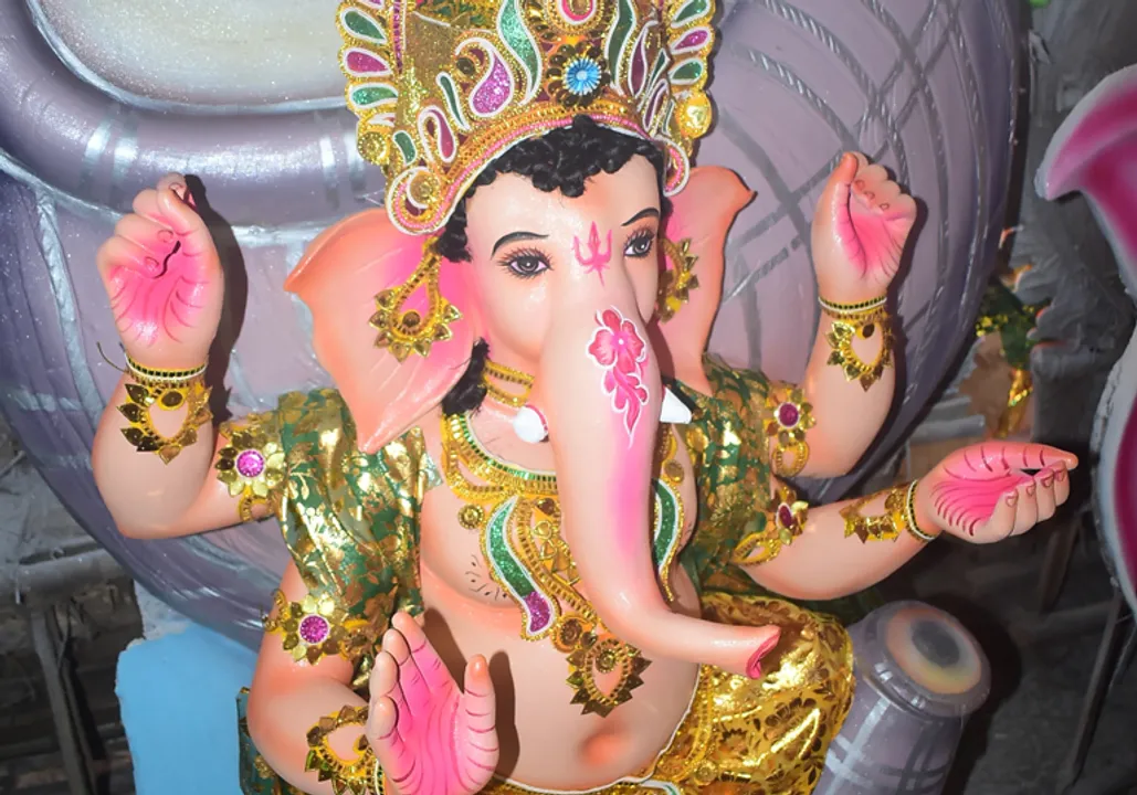  ବହିରୁ ମନ୍ତ୍ର ପଢ଼ି‌ ଘରେ ପୂଜା କରିବେ ପିଲା